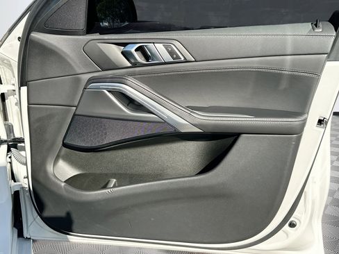 Used 2022 BMW X6 xDrive40i w/ M Sport Package image 34