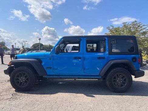 Used 2024 Jeep Wrangler Unlimited Sport w/ Convenience Group AWD/4WD image 3