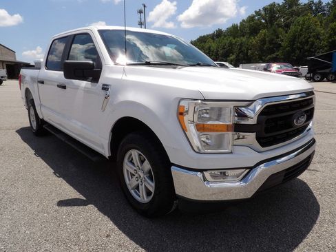 Used 2022 Ford F150 XLT w/ Trailer Tow Package RWD image 11