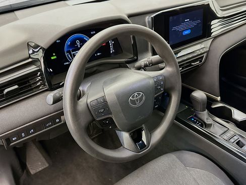 Used 2025 Toyota Camry LE image 18