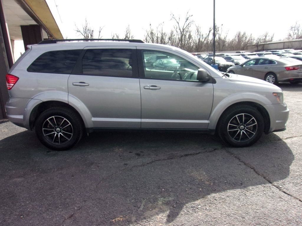 Used 2018 Dodge Journey SE w/ Blacktop Package FWD image 4