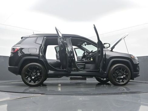 New 2025 Jeep Compass Latitude w/ Sun & Sound Group AWD/4WD image 61