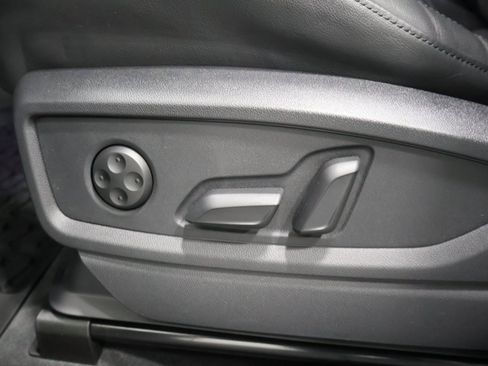 Used 2024 Audi Q5 e Prestige w/ Prestige Package image 14