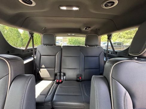 Used 2024 GMC Yukon XL SLT AWD/4WD image 34
