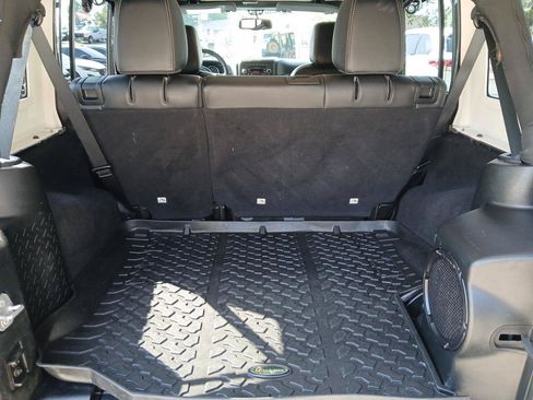 Used 2014 Jeep Wrangler Unlimited Rubicon w/ Connectivity Group AWD/4WD image 10
