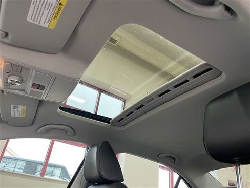 Used 2017 Volkswagen Jetta SE image 19