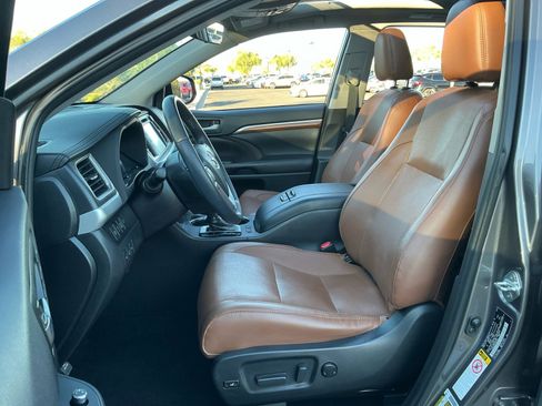 Used 2019 Toyota Highlander Limited Platinum image 14