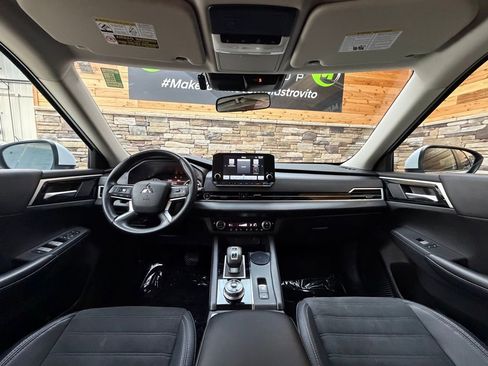 Used 2023 Mitsubishi Outlander SE AWD/4WD image 16