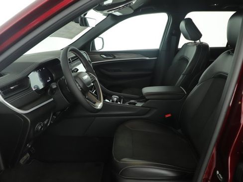 New 2026 Jeep Grand Cherokee Altitude image 12