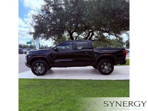 Used 2024 GMC Canyon AT4 AWD/4WD image 9