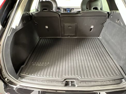 Certified 2025 Volvo XC60 B5 Core w/ Climate Package PRO image 20