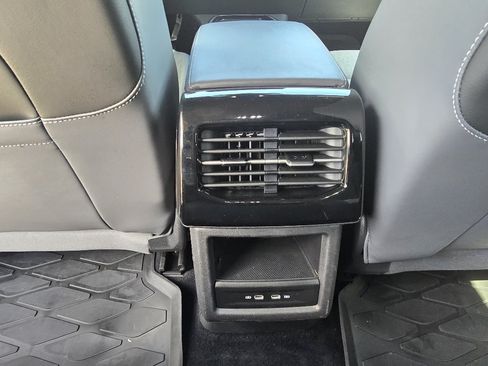 Used 2024 Volkswagen ID.4 2WD image 29