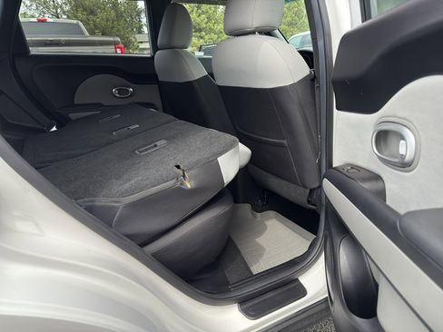 Used 2014 Kia Soul FWD image 32