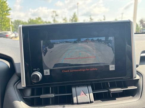 Used 2025 Toyota RAV4 XLE AWD/4WD image 27