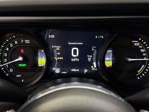 Used 2024 Jeep Wrangler Unlimited Sahara w/ Technology Group AWD/4WD image 25