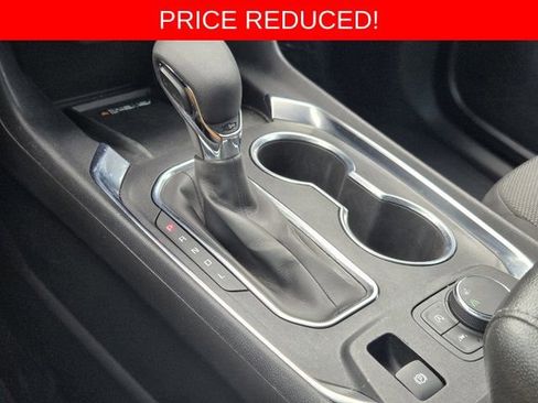 Used 2022 Chevrolet Traverse LT FWD image 21