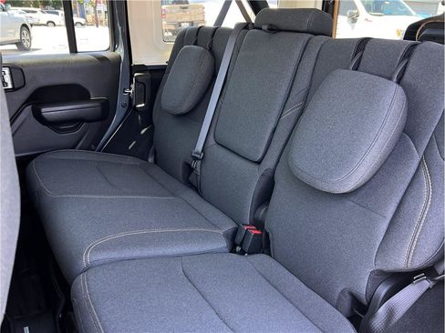 Used 2024 Jeep Wrangler Unlimited w/ Convenience Group AWD/4WD image 10