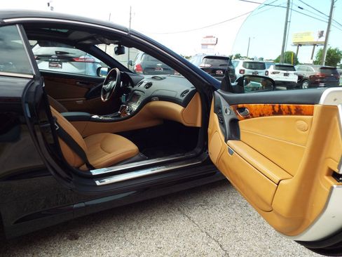 Used 2011 Mercedes-Benz SL 550 image 23