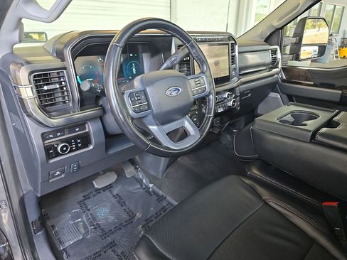Used 2024 Ford F350 Lariat image 11