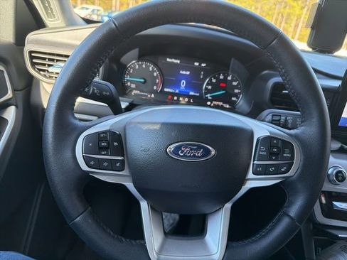 Used 2024 Ford Explorer XLT image 23