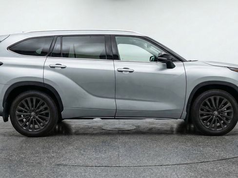 Used 2025 Toyota Highlander XSE AWD/4WD image 11