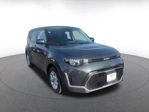 Used 2025 Kia Soul LX w/ LX Technology Package FWD image 3