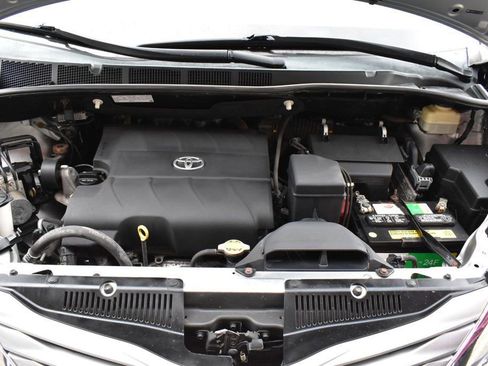 Used 2015 Toyota Sienna LE image 12