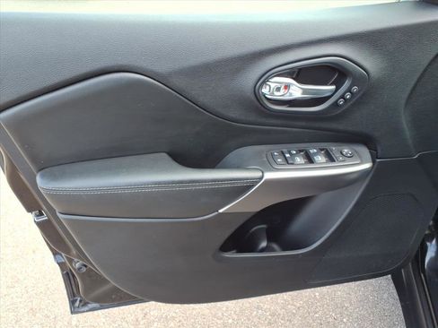 Used 2021 Jeep Cherokee Limited image 13