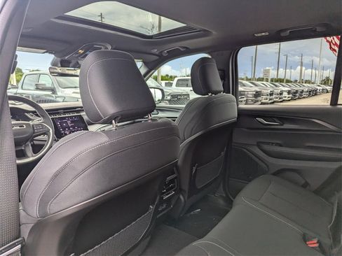 New 2025 Jeep Grand Cherokee Laredo X image 9