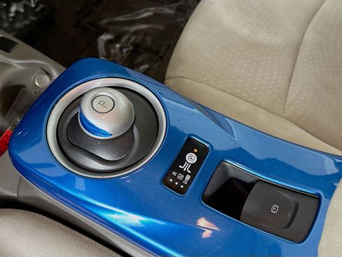 Used 2011 Nissan Leaf SL w/ Eco Design Pkg image 18