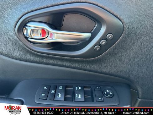 Used 2022 Jeep Cherokee Limited image 10