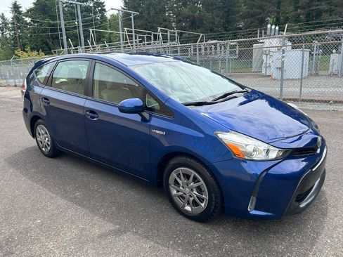 Used 2015 Toyota Prius V Four FWD image 3