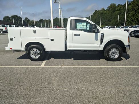 New 2025 Ford F250 XL w/ XL Chrome Package image 4