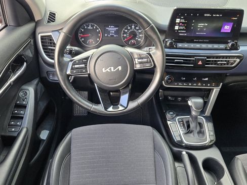 Used 2023 Kia Seltos S w/ Navigation Package FWD image 17