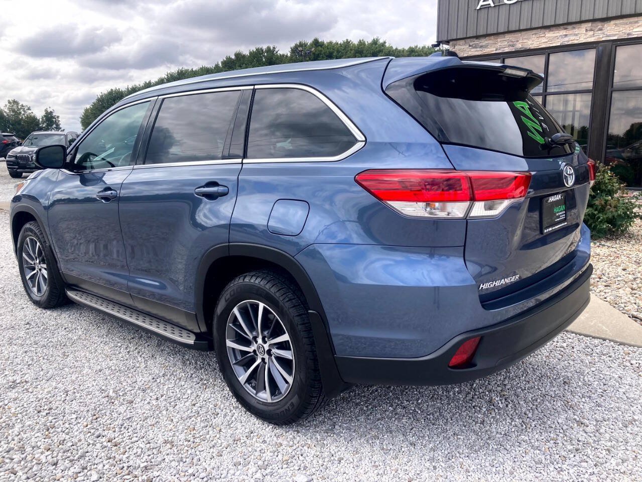 Used 2019 Toyota Highlander XLE FWD image 6
