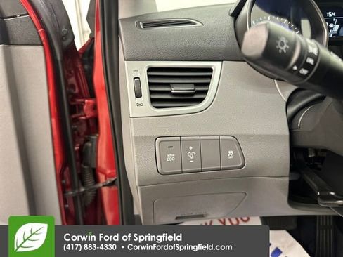 Used 2014 Hyundai Elantra SE image 28