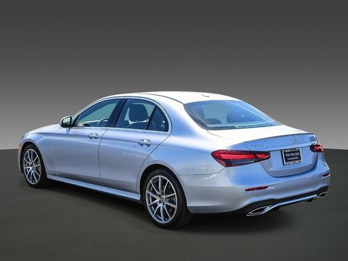 Used 2022 Mercedes-Benz E 350 Sedan image 2