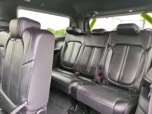 Used 2023 Jeep Wagoneer Series III w/ Preferred Equipment Group AWD/4WD image 15