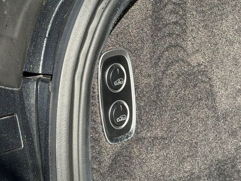 Used 2021 Aston Martin DBX image 44