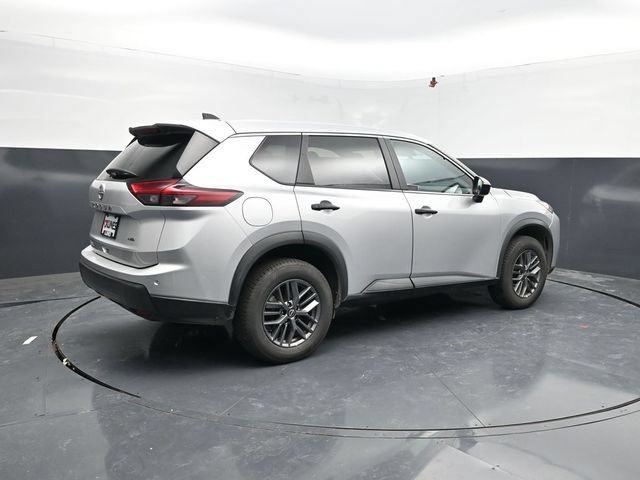 Used 2024 Nissan Rogue S AWD/4WD image 8