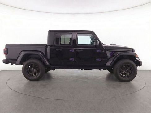 Used 2022 Jeep Gladiator Sport AWD/4WD image 7