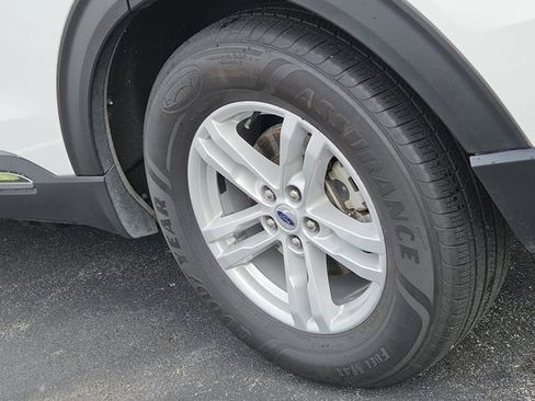 Used 2024 Ford Explorer XLT RWD image 11