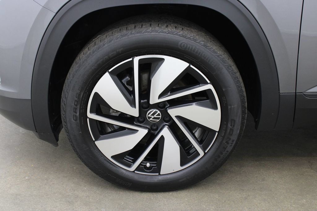 Certified 2024 Volkswagen Atlas SE w/ Panoramic Sunroof Package AWD/4WD image 30