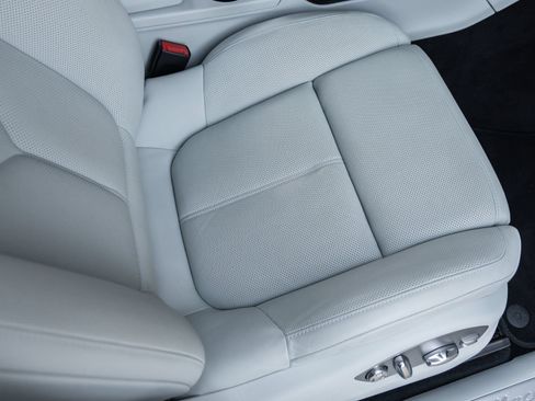Certified 2024 Porsche Macan S AWD/4WD image 43