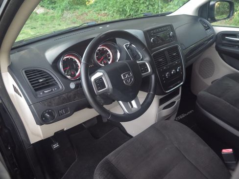 Used 2015 Dodge Grand Caravan American Value Package w/ UConnect Hands-Free Group FWD image 20