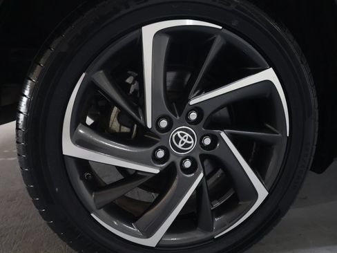 Used 2022 Toyota C-HR Limited FWD image 33