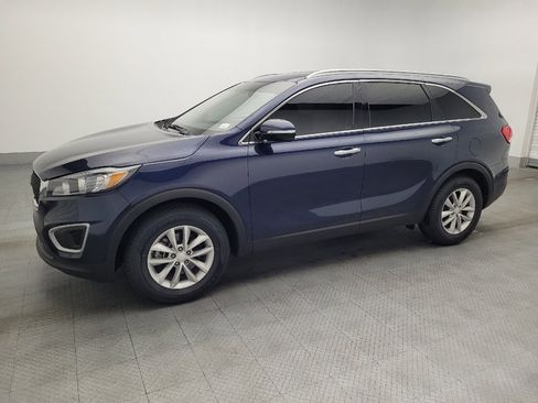 Used 2018 Kia Sorento LX image 2
