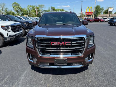 Used 2022 GMC Yukon XL SLT w/ SLT Luxury Package AWD/4WD image 6
