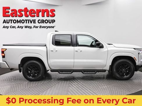 Used 2023 Nissan Frontier SV w/ Midnight Edition Package AWD/4WD image 4