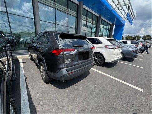 Used 2023 Toyota RAV4 LE FWD image 8